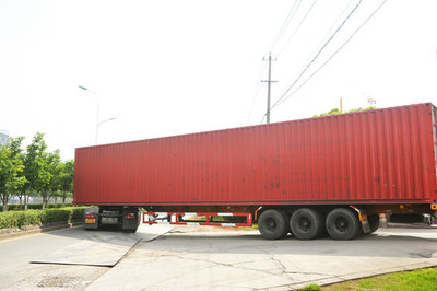 載重車在現(xiàn)代道路貨物運(yùn)輸中的重要作用